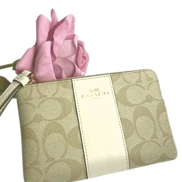 Coach Wristlet Corner Zip  In Signature Canvas - Picture 1 of 10